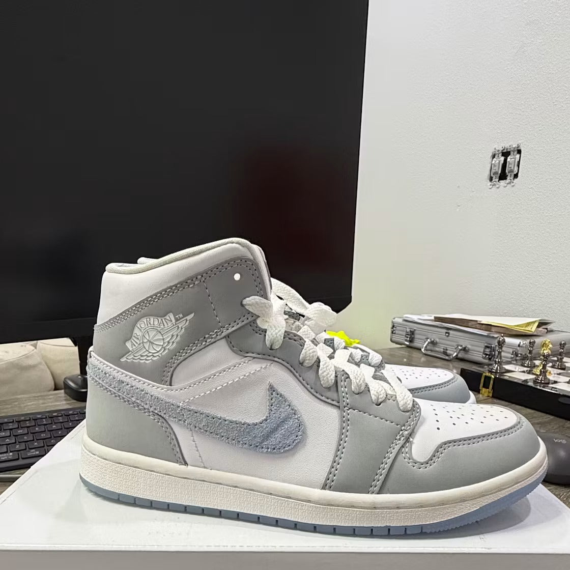 Air Jordan 1 Mid Wolf Grey Aluminum (Women's) - US W 8 - New - Other - detail 2