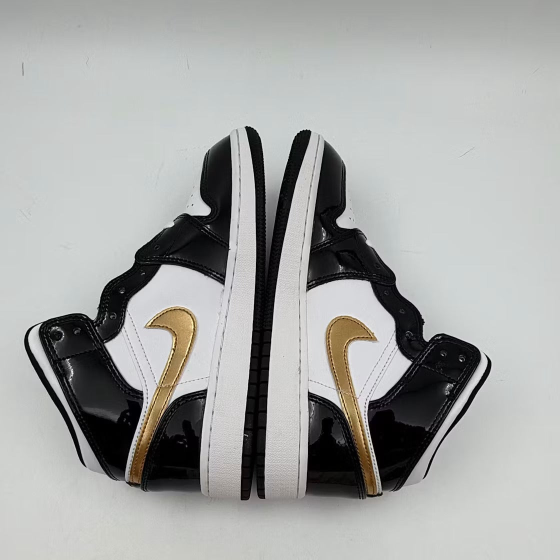 Used - Air Jordan 1 Mid Patent Black White Gold (GS) - US 5Y - detail 3