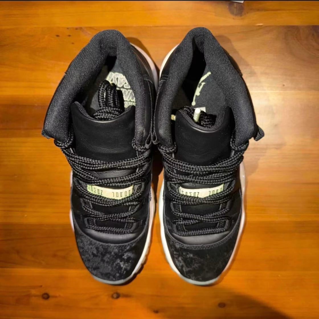 Used - Air Jordan 11 Retro Black Barely Volt (GS) - US 6.5Y - detail 3