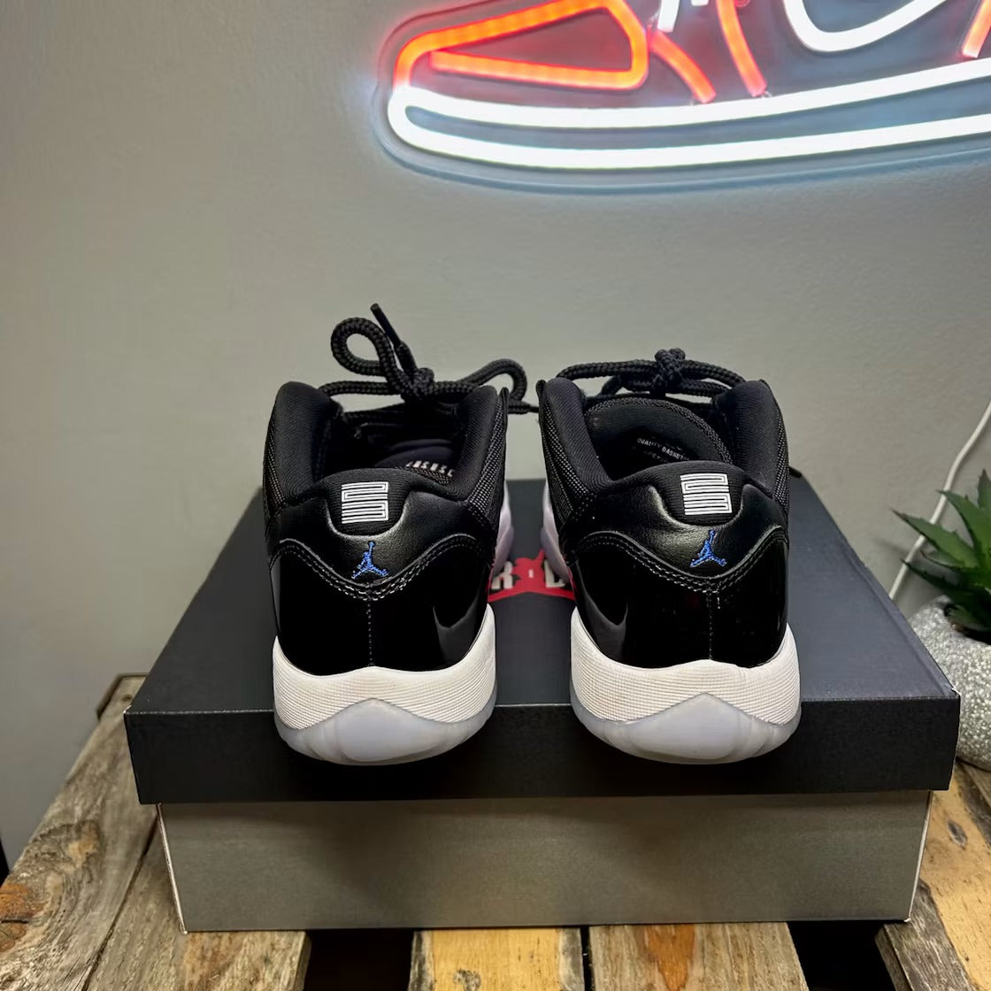 Used - Air Jordan 11 Retro Low Space Jam (GS) - US 5.5Y - detail 3