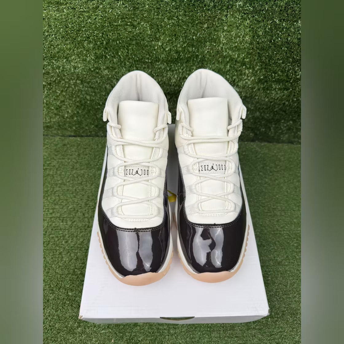 Used - Air Jordan 11 Retro Neapolitan (Women's) - US W 8 - detail 2