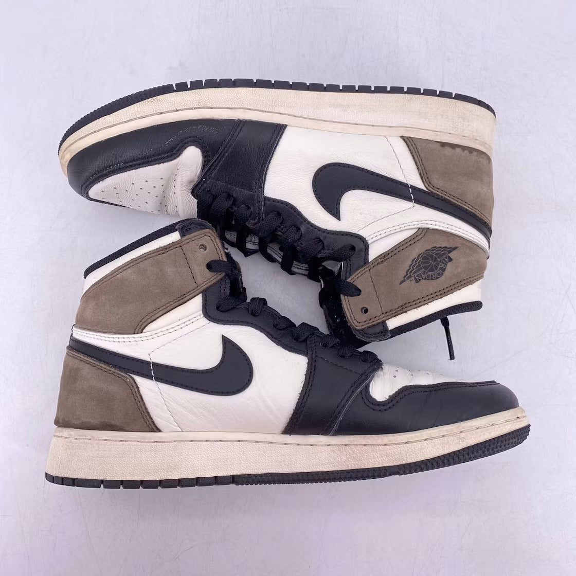 Used - Air Jordan 1 Retro High Dark Mocha (GS) - US 6Y - detail 2