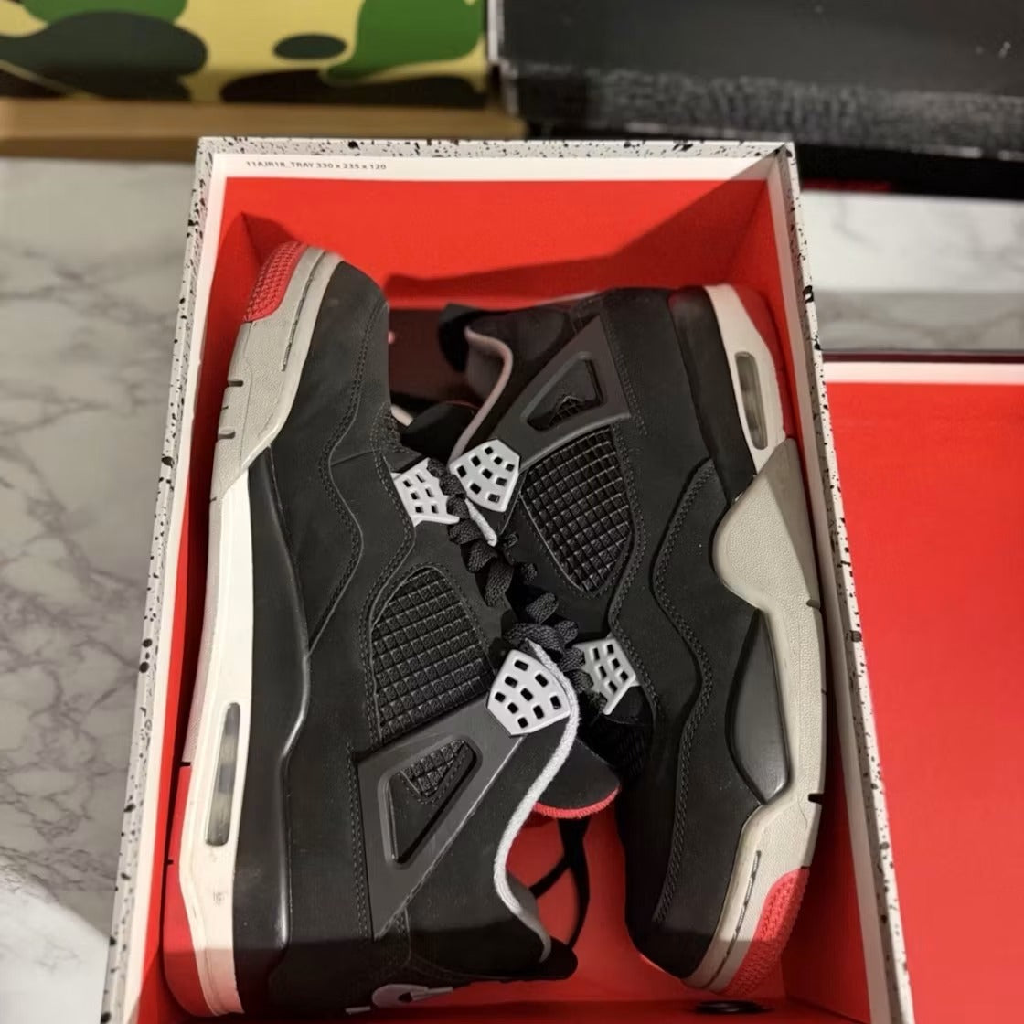 Used - Air Jordan 4 Retro Bred (2019) - US M 10 - detail 1